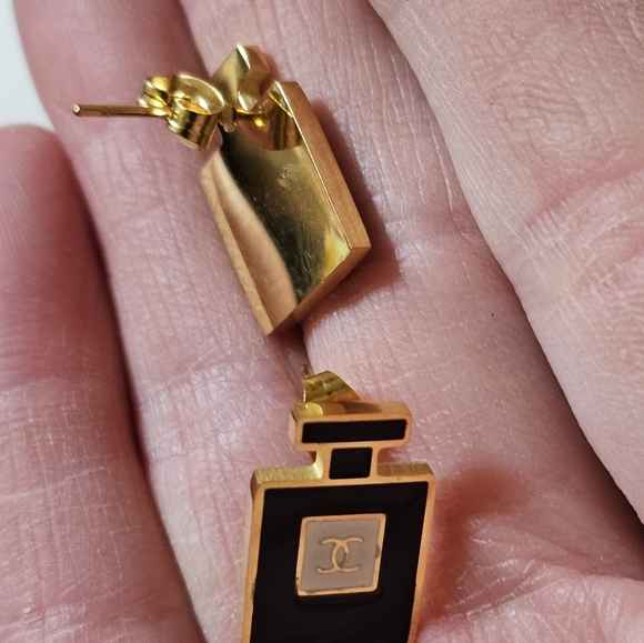 Adorable Designer Inspired Earrings ✨️ New - Picture 3 of 3